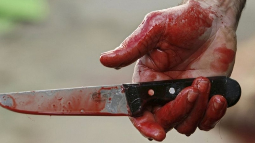 Салехардец пырнул ножом случайную подругу прямо в сонную артерию