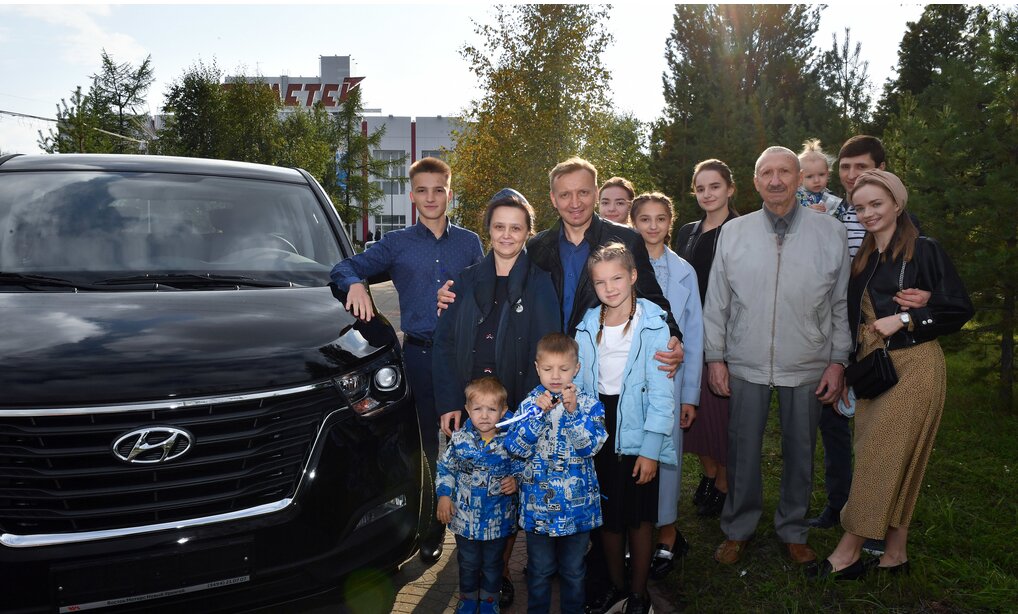 Проезд многодетным семьям в 2024 году. Автомобиль для многодетной семьи. Автомобиль для многодетных. Многодетная семья ЯНАО. Многодетные семьи Ямала.
