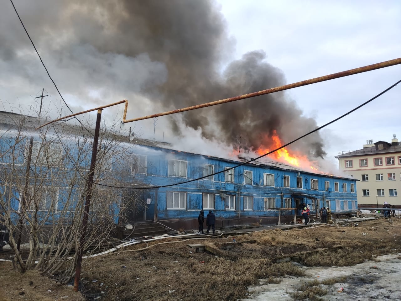 ЧП на Ямале: пожар в жилом доме в Тазовском ВИДЕО – Новости Салехарда и  ЯНАО – Вести. Ямал. Актуальные новости Ямала