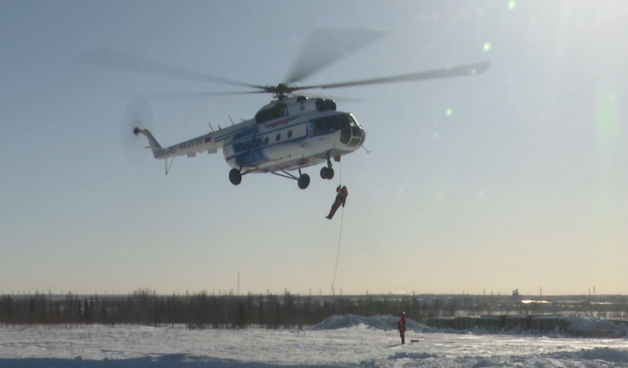 Вертолёт МЧС под водой: видео