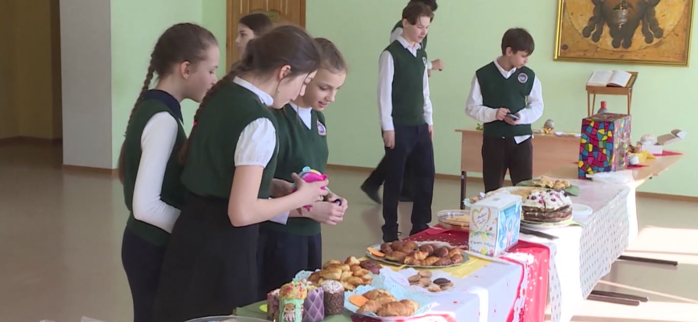 В Новом Уренгое на пасхальной ярмарке собрали деньги для ребенка с  серьезным заболеванием – Новости Салехарда и ЯНАО – Вести. Ямал. Актуальные  новости Ямала